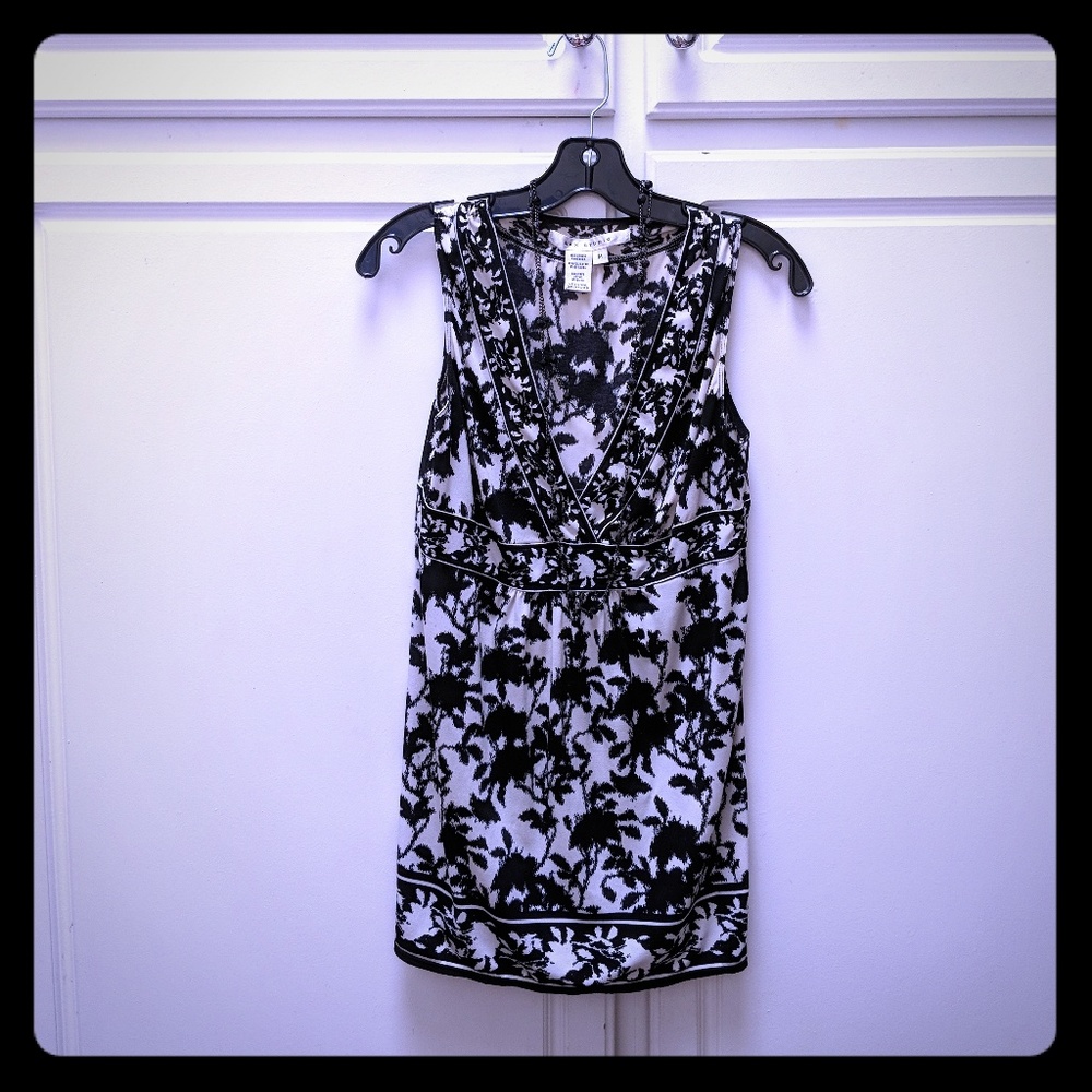 Lovely ladies sleeveless top.